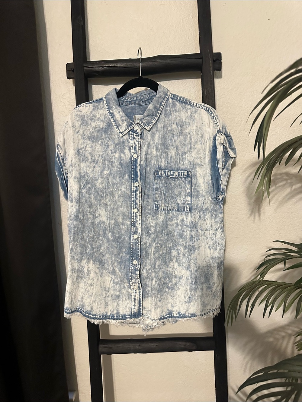 Altar'd State Light Blue Acid-Wash Short Sleeve Button-Down Shirt